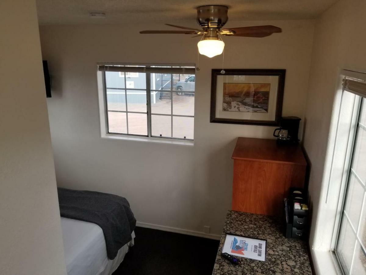 072A Affordable Getaway Near South Rim Sleeps 4- No Kitchenette Villa Вал Екстериор снимка